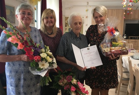 Kilencvenedik születésnapja alkalmából köszöntötték Tátrai Nándorné Anna nénit